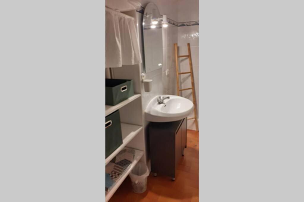 Agreable Logement Proche De La Gare Et Du Polygone Apartment Beziers Exterior photo