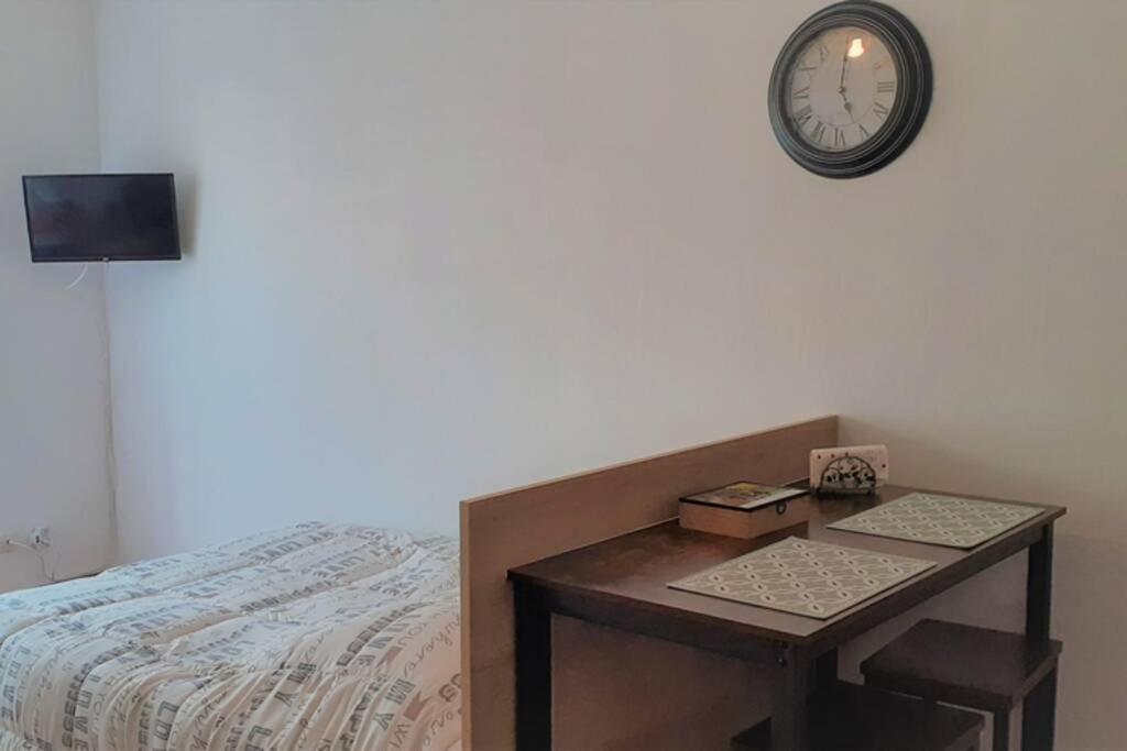 Agreable Logement Proche De La Gare Et Du Polygone Apartment Beziers Exterior photo